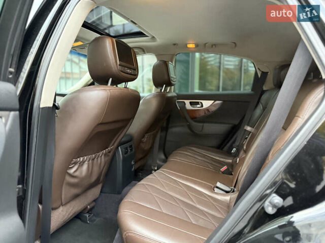 Черный Инфинити QX70, объемом двигателя 3.7 л и пробегом 141 тыс. км за 21500 $, фото 39 на Automoto.ua