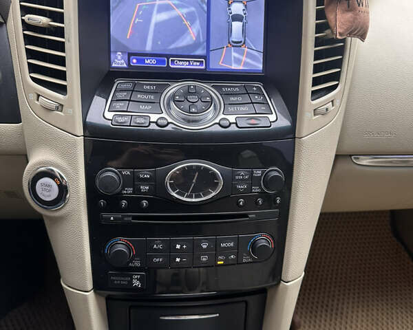 Черный Инфинити QX70, объемом двигателя 3.7 л и пробегом 194 тыс. км за 15900 $, фото 11 на Automoto.ua