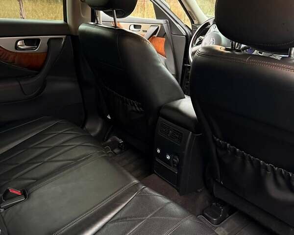 Черный Инфинити QX70, объемом двигателя 2.99 л и пробегом 169 тыс. км за 23999 $, фото 9 на Automoto.ua