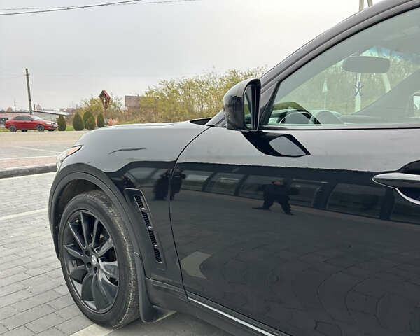 Черный Инфинити QX70, объемом двигателя 3.7 л и пробегом 220 тыс. км за 21500 $, фото 11 на Automoto.ua