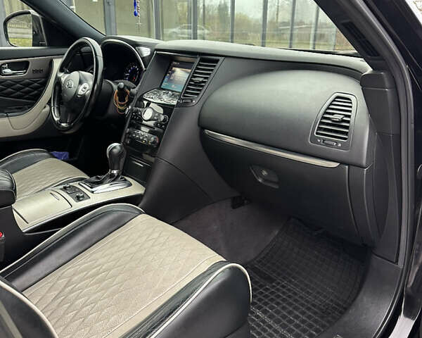 Черный Инфинити QX70, объемом двигателя 3.7 л и пробегом 220 тыс. км за 21500 $, фото 15 на Automoto.ua