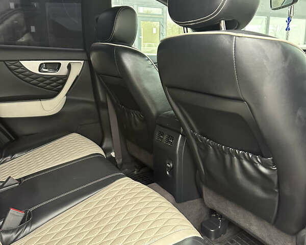 Черный Инфинити QX70, объемом двигателя 3.7 л и пробегом 220 тыс. км за 21500 $, фото 19 на Automoto.ua