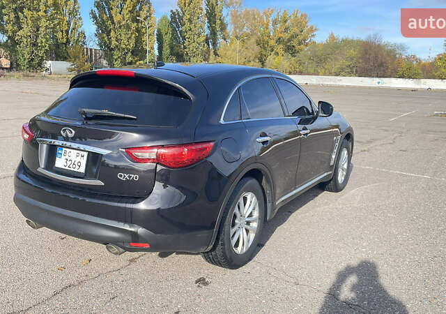 Черный Инфинити QX70, объемом двигателя 3.7 л и пробегом 160 тыс. км за 16900 $, фото 2 на Automoto.ua