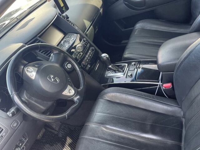 Черный Инфинити QX70, объемом двигателя 3.7 л и пробегом 160 тыс. км за 16900 $, фото 4 на Automoto.ua