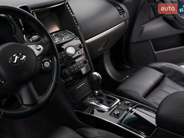 Чорний Інфініті QX70, об'ємом двигуна 3.7 л та пробігом 99 тис. км за 19900 $, фото 26 на Automoto.ua
