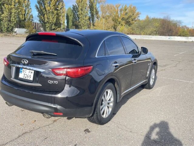 Черный Инфинити QX70, объемом двигателя 3.7 л и пробегом 160 тыс. км за 16900 $, фото 2 на Automoto.ua
