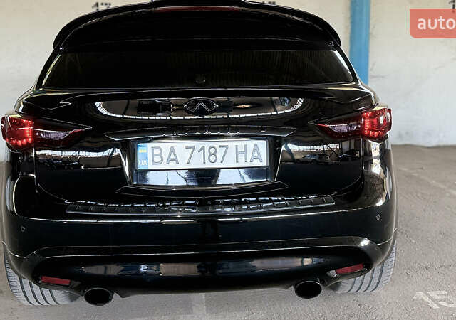 Черный Инфинити QX70, объемом двигателя 3.7 л и пробегом 160 тыс. км за 30000 $, фото 12 на Automoto.ua