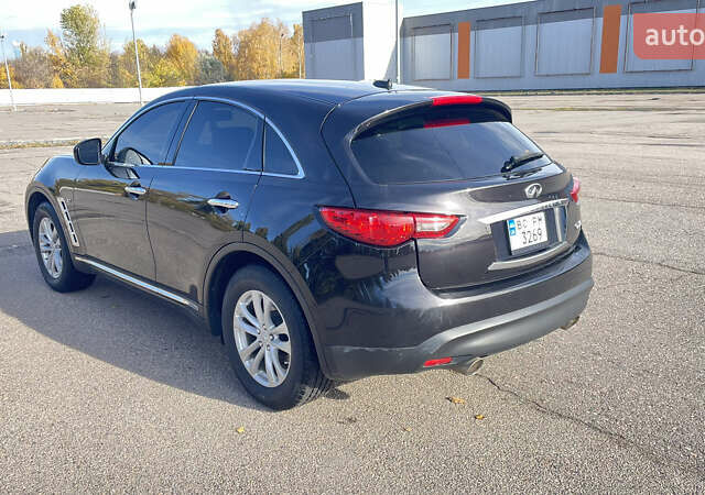 Черный Инфинити QX70, объемом двигателя 3.7 л и пробегом 160 тыс. км за 16900 $, фото 6 на Automoto.ua