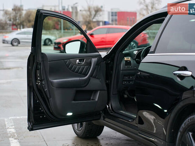 Чорний Інфініті QX70, об'ємом двигуна 3.7 л та пробігом 99 тис. км за 19900 $, фото 25 на Automoto.ua