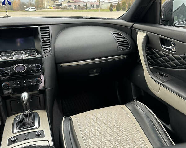 Черный Инфинити QX70, объемом двигателя 3.7 л и пробегом 220 тыс. км за 21500 $, фото 25 на Automoto.ua