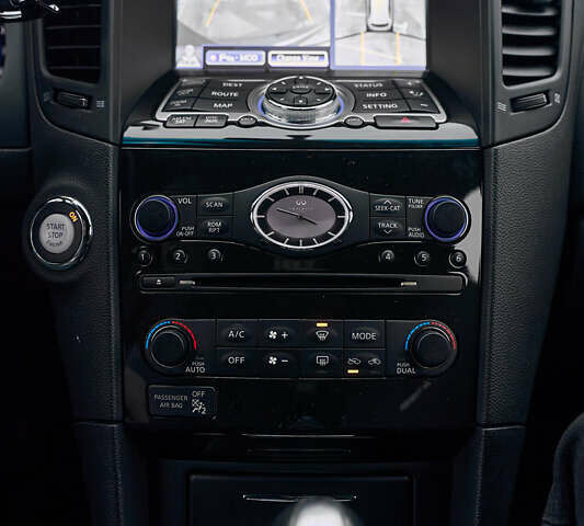 Чорний Інфініті QX70, об'ємом двигуна 3.7 л та пробігом 99 тис. км за 19900 $, фото 40 на Automoto.ua