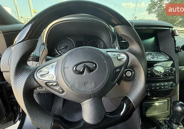 Черный Инфинити QX70, объемом двигателя 3.7 л и пробегом 160 тыс. км за 30000 $, фото 43 на Automoto.ua