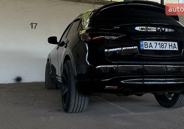 Черный Инфинити QX70, объемом двигателя 3.7 л и пробегом 160 тыс. км за 30000 $, фото 16 на Automoto.ua