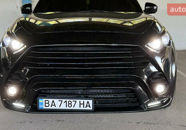 Черный Инфинити QX70, объемом двигателя 3.7 л и пробегом 160 тыс. км за 30000 $, фото 3 на Automoto.ua