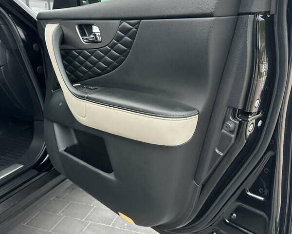 Черный Инфинити QX70, объемом двигателя 3.7 л и пробегом 220 тыс. км за 21500 $, фото 22 на Automoto.ua