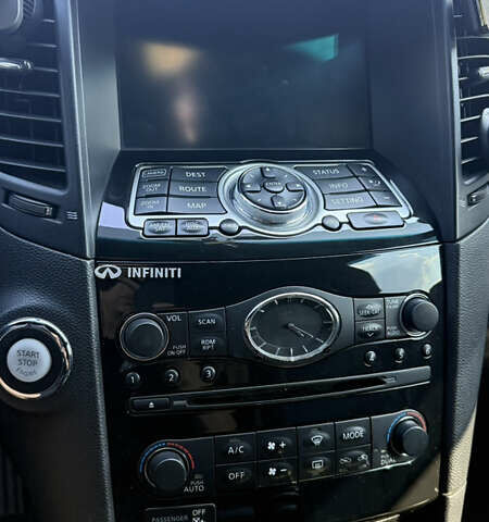 Черный Инфинити QX70, объемом двигателя 3.7 л и пробегом 160 тыс. км за 30000 $, фото 19 на Automoto.ua