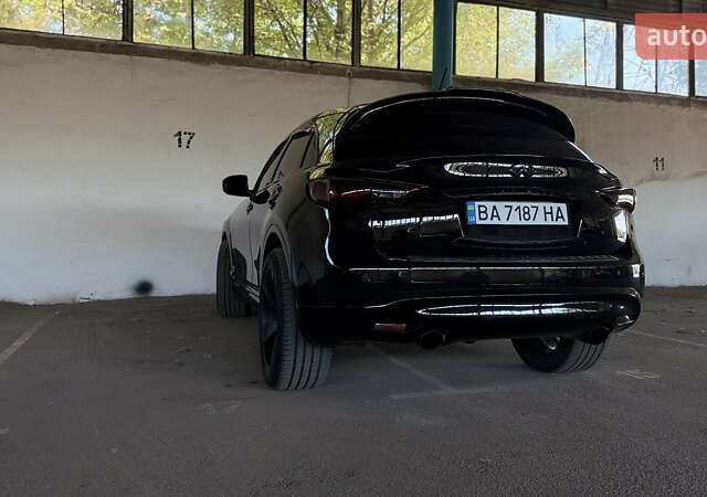 Черный Инфинити QX70, объемом двигателя 3.7 л и пробегом 160 тыс. км за 30000 $, фото 17 на Automoto.ua