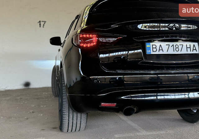 Черный Инфинити QX70, объемом двигателя 3.7 л и пробегом 160 тыс. км за 30000 $, фото 13 на Automoto.ua