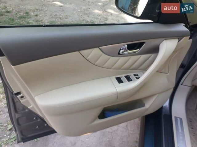 Фіолетовий Інфініті QX70, об'ємом двигуна 3.7 л та пробігом 135 тис. км за 35999 $, фото 8 на Automoto.ua