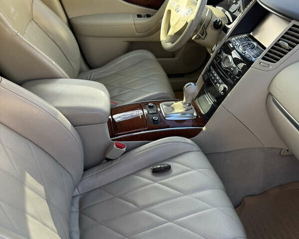 Коричневый Инфинити QX70, объемом двигателя 3.7 л и пробегом 168 тыс. км за 20000 $, фото 24 на Automoto.ua