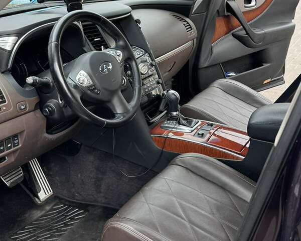 Коричневый Инфинити QX70, объемом двигателя 2.99 л и пробегом 115 тыс. км за 21000 $, фото 1 на Automoto.ua