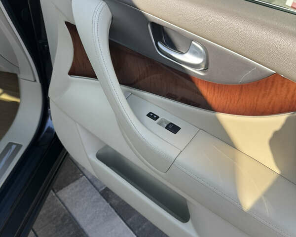Коричневый Инфинити QX70, объемом двигателя 3.7 л и пробегом 168 тыс. км за 20000 $, фото 23 на Automoto.ua