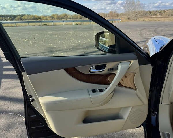 Коричневый Инфинити QX70, объемом двигателя 3.7 л и пробегом 168 тыс. км за 20000 $, фото 11 на Automoto.ua