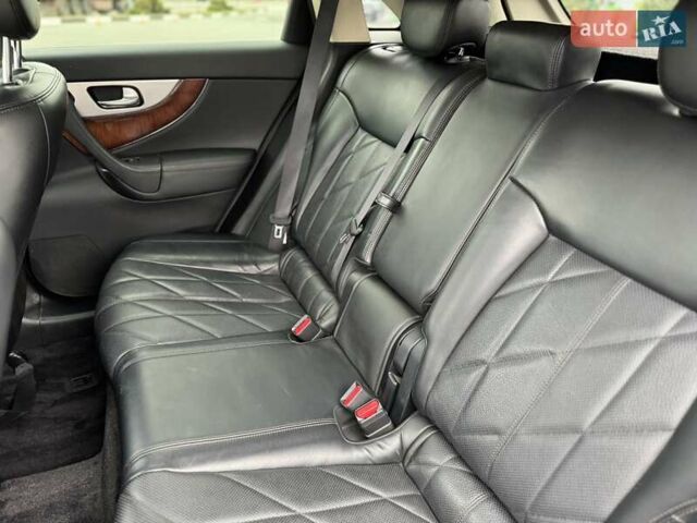 Коричневый Инфинити QX70, объемом двигателя 2.99 л и пробегом 85 тыс. км за 24500 $, фото 10 на Automoto.ua