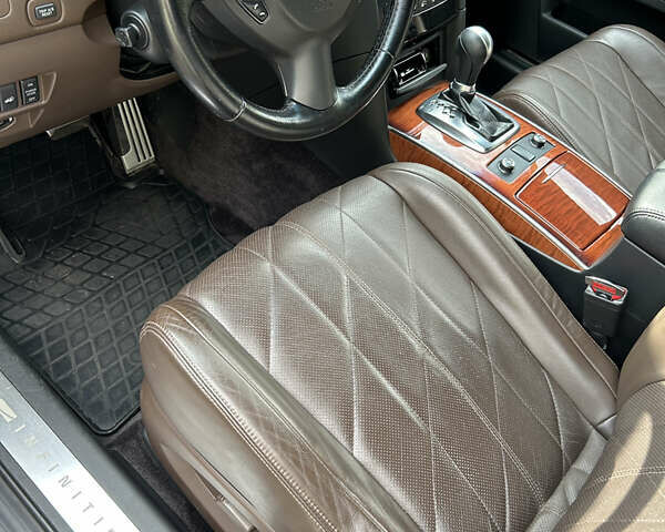 Коричневий Інфініті QX70, об'ємом двигуна 2.99 л та пробігом 102 тис. км за 23000 $, фото 12 на Automoto.ua