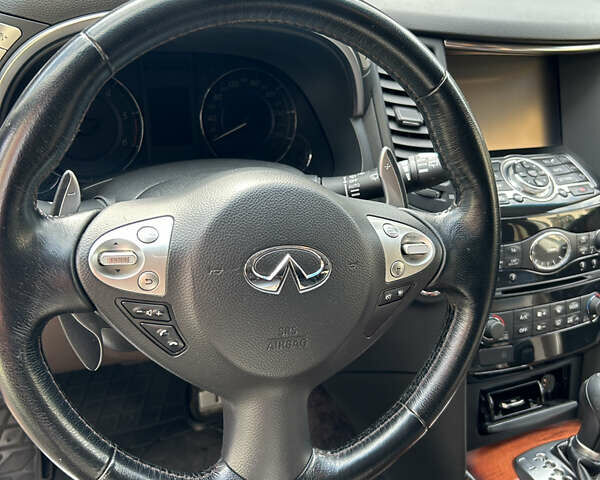 Коричневий Інфініті QX70, об'ємом двигуна 2.99 л та пробігом 102 тис. км за 23000 $, фото 10 на Automoto.ua