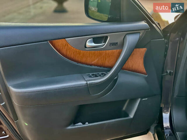 Коричневий Інфініті QX70, об'ємом двигуна 2.99 л та пробігом 138 тис. км за 21800 $, фото 11 на Automoto.ua