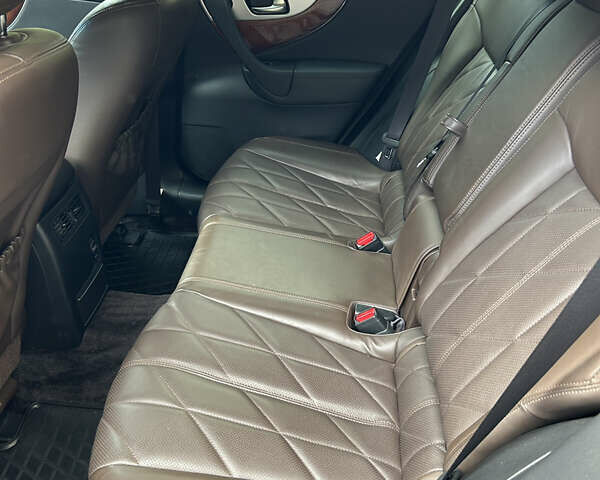 Коричневий Інфініті QX70, об'ємом двигуна 2.99 л та пробігом 102 тис. км за 23000 $, фото 15 на Automoto.ua