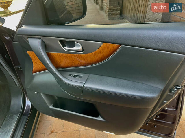 Коричневий Інфініті QX70, об'ємом двигуна 2.99 л та пробігом 138 тис. км за 21800 $, фото 16 на Automoto.ua