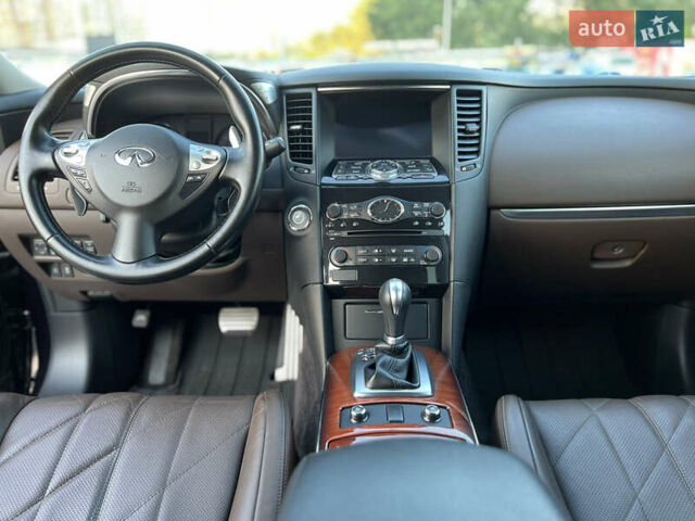 Коричневый Инфинити QX70, объемом двигателя 2.99 л и пробегом 129 тыс. км за 22800 $, фото 8 на Automoto.ua