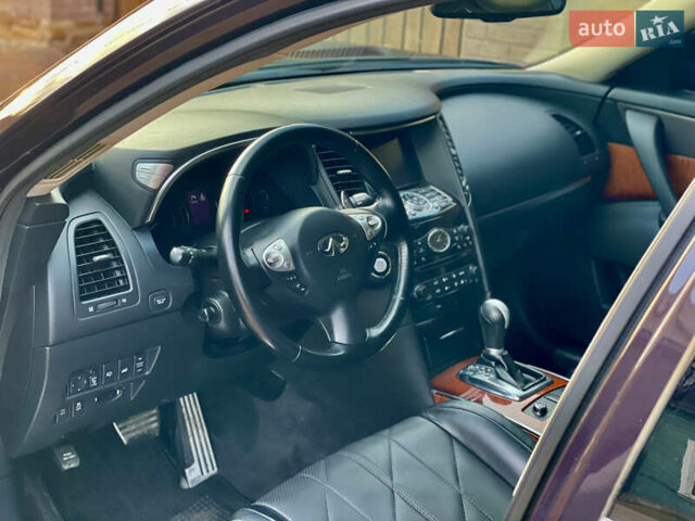 Коричневий Інфініті QX70, об'ємом двигуна 2.99 л та пробігом 138 тис. км за 21800 $, фото 10 на Automoto.ua
