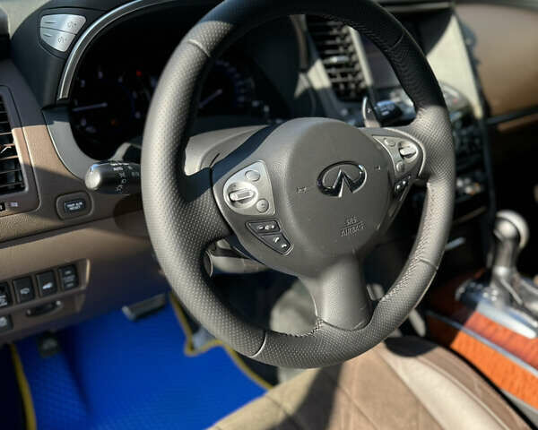 Інфініті QX70, об'ємом двигуна 2.99 л та пробігом 144 тис. км за 16000 $, фото 4 на Automoto.ua