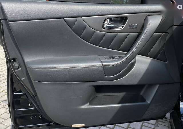Інфініті QX70, об'ємом двигуна 3.7 л та пробігом 188 тис. км за 15500 $, фото 14 на Automoto.ua