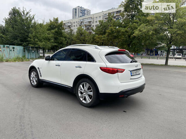 Інфініті QX70, об'ємом двигуна 3.7 л та пробігом 226 тис. км за 17000 $, фото 3 на Automoto.ua