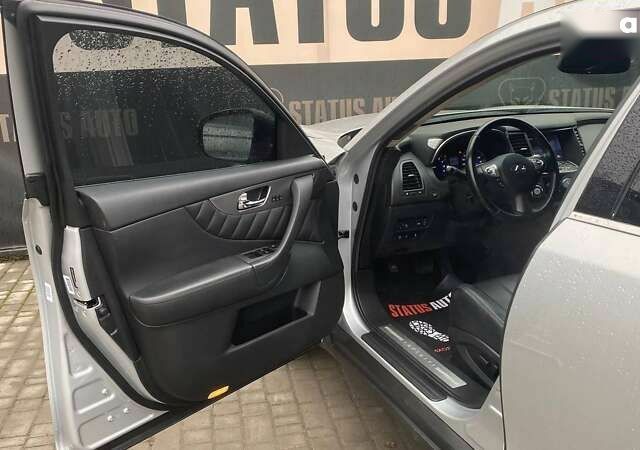 Інфініті QX70, об'ємом двигуна 3.7 л та пробігом 163 тис. км за 15500 $, фото 14 на Automoto.ua