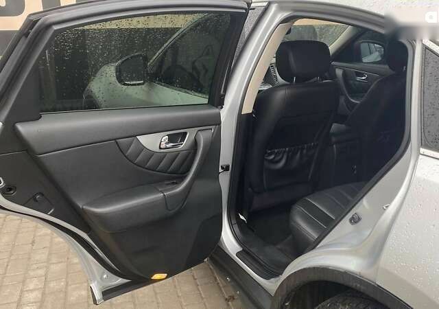 Інфініті QX70, об'ємом двигуна 3.7 л та пробігом 163 тис. км за 15500 $, фото 27 на Automoto.ua