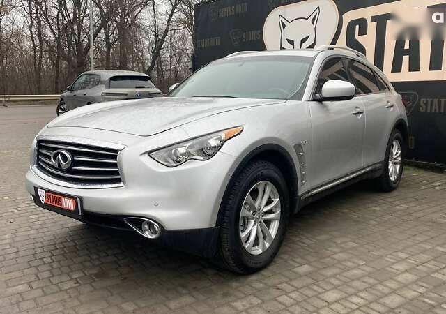 Інфініті QX70, об'ємом двигуна 3.7 л та пробігом 163 тис. км за 15500 $, фото 1 на Automoto.ua