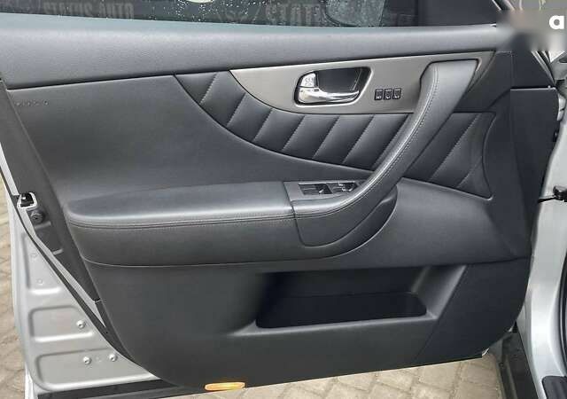 Інфініті QX70, об'ємом двигуна 3.7 л та пробігом 163 тис. км за 15500 $, фото 17 на Automoto.ua