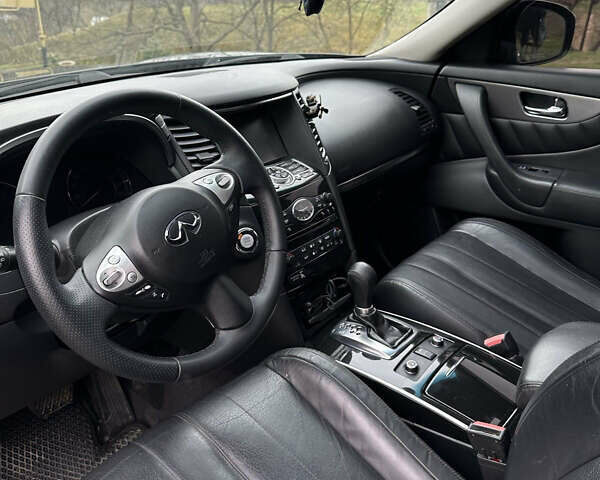 Инфинити QX70, объемом двигателя 3.7 л и пробегом 180 тыс. км за 19000 $, фото 11 на Automoto.ua