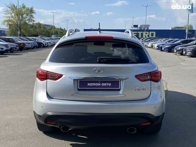 Инфинити QX70, объемом двигателя 3.7 л и пробегом 116 тыс. км за 18000 $, фото 7 на Automoto.ua