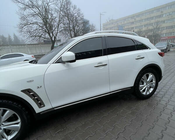 Инфинити QX70, объемом двигателя 3.7 л и пробегом 50 тыс. км за 30500 $, фото 7 на Automoto.ua