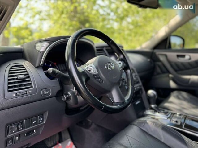 Інфініті QX70, об'ємом двигуна 3 л та пробігом 215 тис. км за 17500 $, фото 29 на Automoto.ua