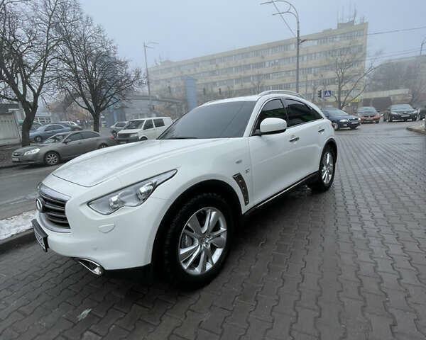 Инфинити QX70, объемом двигателя 3.7 л и пробегом 50 тыс. км за 30500 $, фото 3 на Automoto.ua