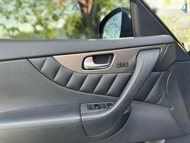 Інфініті QX70, об'ємом двигуна 3 л та пробігом 215 тис. км за 17500 $, фото 24 на Automoto.ua