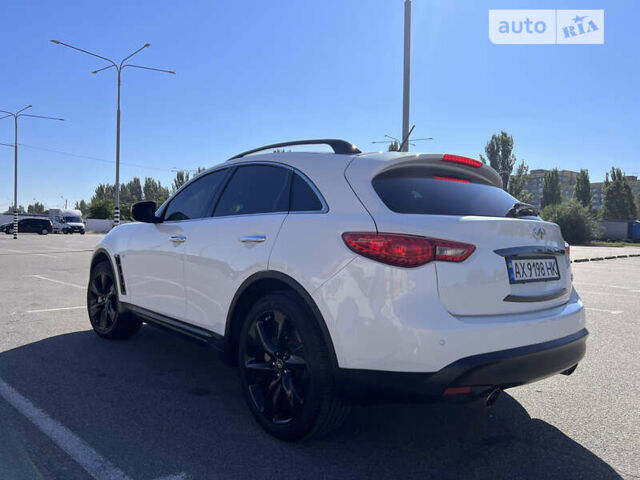 Инфинити QX70, объемом двигателя 3.7 л и пробегом 128 тыс. км за 27700 $, фото 3 на Automoto.ua