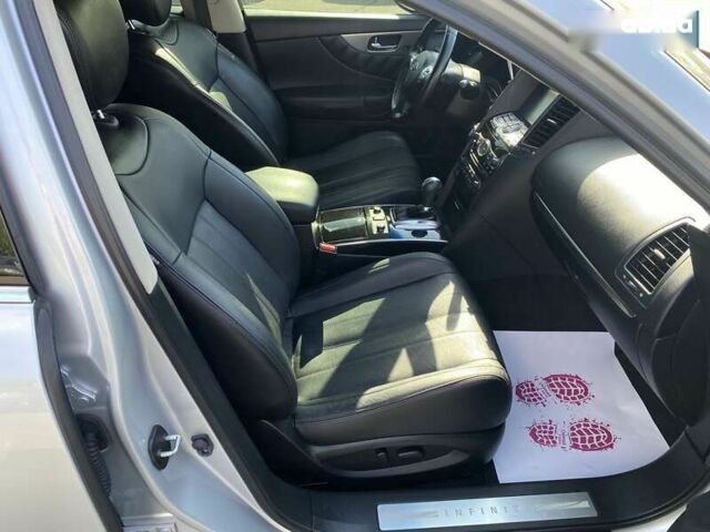Инфинити QX70, объемом двигателя 3.7 л и пробегом 116 тыс. км за 18000 $, фото 14 на Automoto.ua